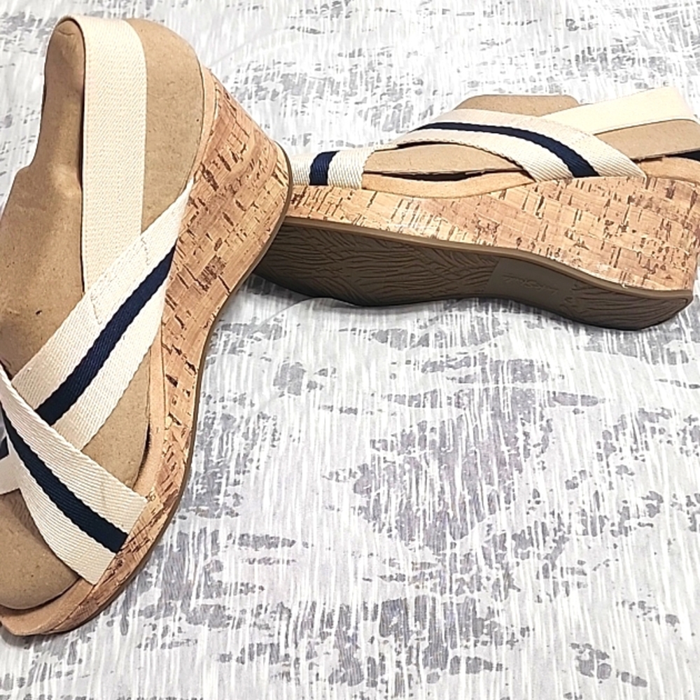 Lifestride corked wedged heeled sandals. NEW